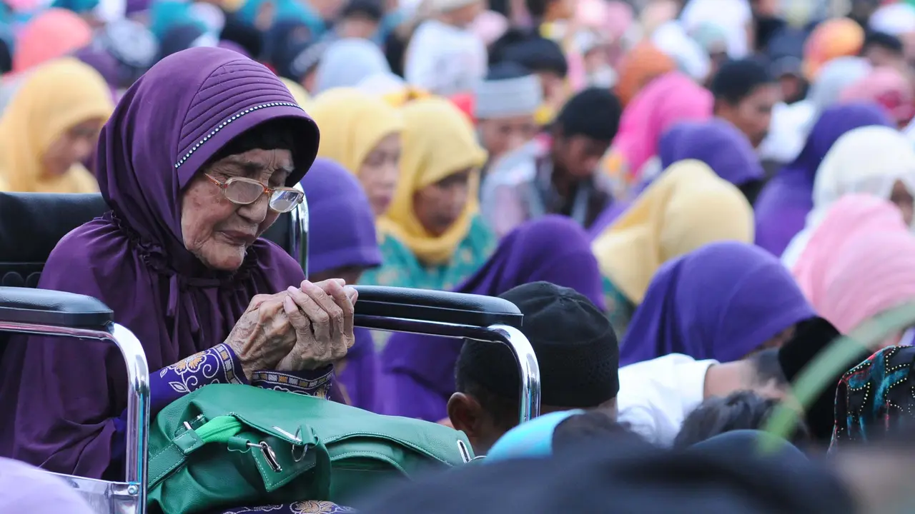  [FOTO] Warga Jakarta Larut Dalam Doa