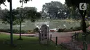 Suasana kawasan taman Situ Lembang di kawasan Menteng, Jakarta, Selasa (24/3/2020). Pemerintah Provinsi DKI Jakarta menutup semua Ruang Terbuka Hijau terhitung sejak 14 Maret 2020 hingga 14 hari ke depan sebagai antisipasi merebaknya virus Corona Covid-19. (Liputan6.com/Helmi Fithriansyah)