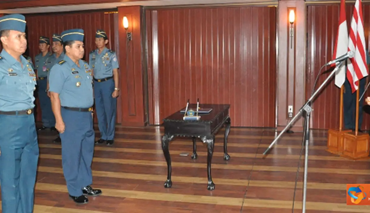 Citizen6, Jakarta: Pangkolinlamil Laksda TNI S.M. Darojatim memimpin serah terima jabatan Asops Pangkolinlamil di Gedung Laut Nusantara Mako Kolinlamil, Tanjung Priok, Jakarta, Senin (16/07). (Pengirim: Kadispen Kolinlamil).