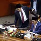 Fadli Zon (tengah) saat memimpin Rapat Paripurna DPR RI Ke-18 Masa Sidang III Tahun Sidang 2016-2017 di Kompleks Parlemen, Senayan, Jakarta, Kamis (23/2). Sidang tersebut membahas Penutupan Masa Sidang dan sejumlah agenda RUU (Liputan6.com/Johan Tallo)