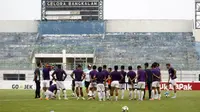 PSM saat menjalani sesi latihan di Stadion Gelora Bangkalan, Bangkalan, jelang melawan Madura United. (Bola.com/Abdi Satria)