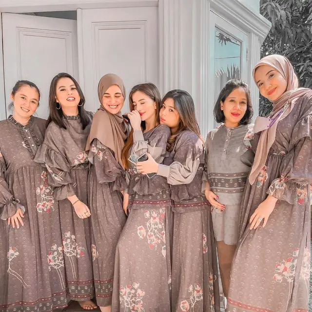 Momen 6 Artis Kumpul Bareng Keluarga Besar Saat Lebaran, Penuh Kehangatan