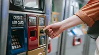 Ilustrasi Mesin ATM Credit: pexels.com/Liliana