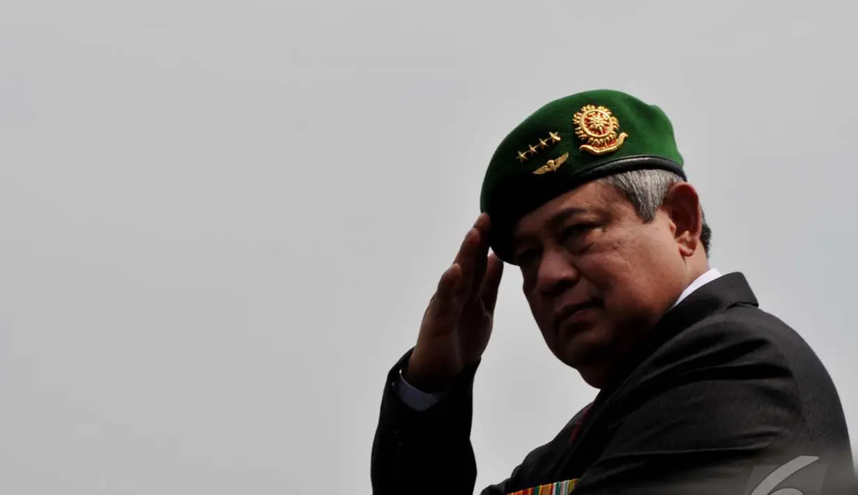 Presiden SBY menghadiri  upacara HUT TNI ke 69 di Dermaga Madura Komando Armada RI Kawasan Timur, Surabaya, Selasa (07/10/2014) (Liputan6.com/Johan Tallo) 