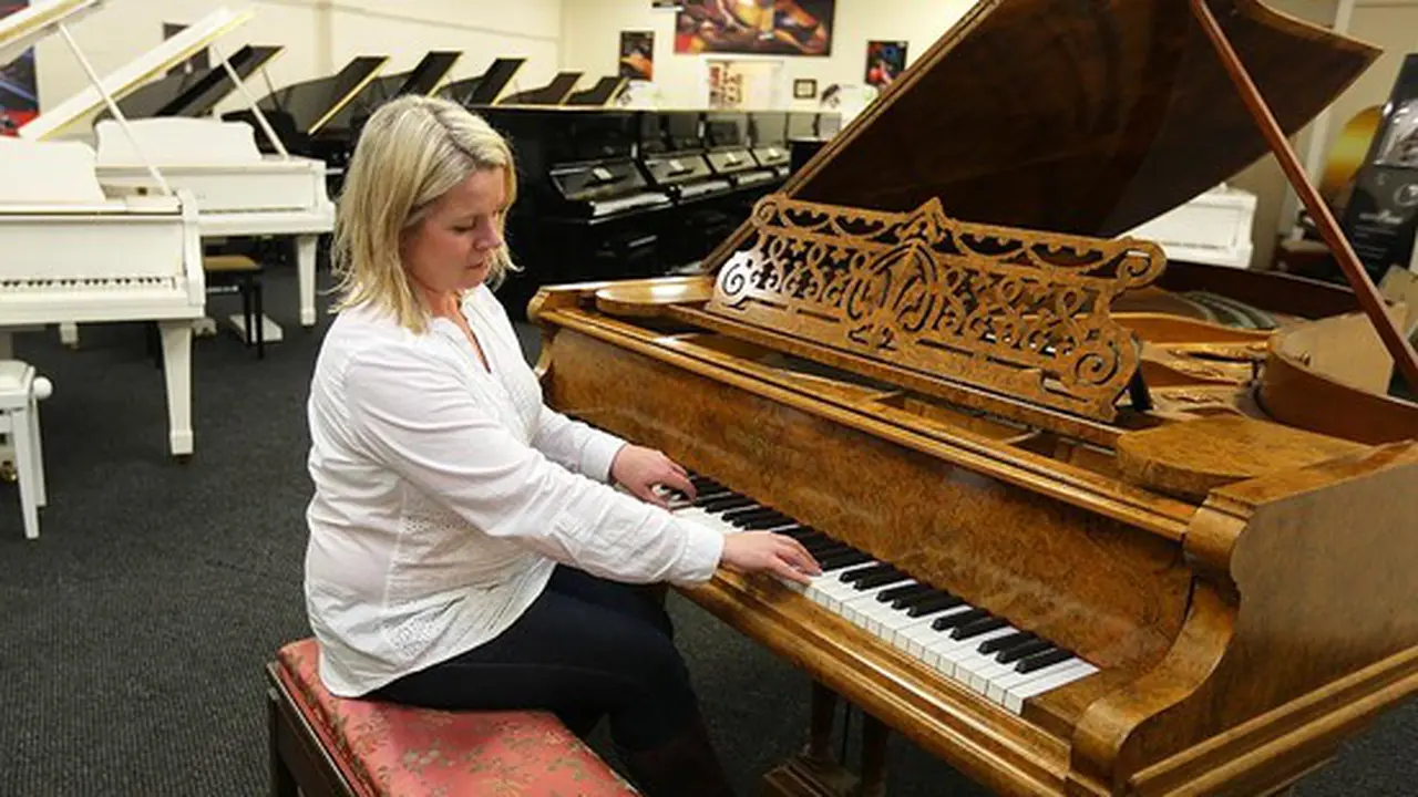 Piano The Beatles Penghasil Lagu Yesterday Dilelang