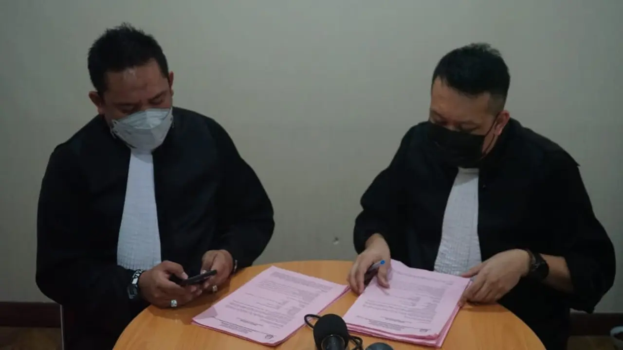 Jaksa Penuntut Umum Kejari Kota Depok usai membacakan tuntutan pada sidang online terkait pembunuhan Juana dan Haerudin. (Istimewa)