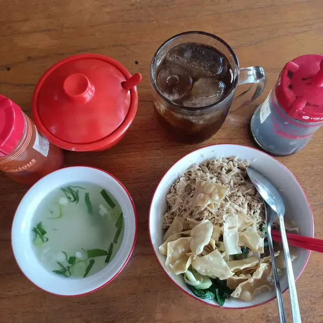 7. Yamien Tjap Hogie