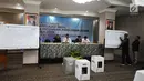 Suasana saat proses penghitungan suara Pemilu 2019 tingkat Kota Jakarta Selatan di Hotel Maharaja, Jakarta, Selasa (7/5/2019). Proses penghitungan suara diselenggarakan selama tiga hari. (Liputan6.com/Herman Zakharia)