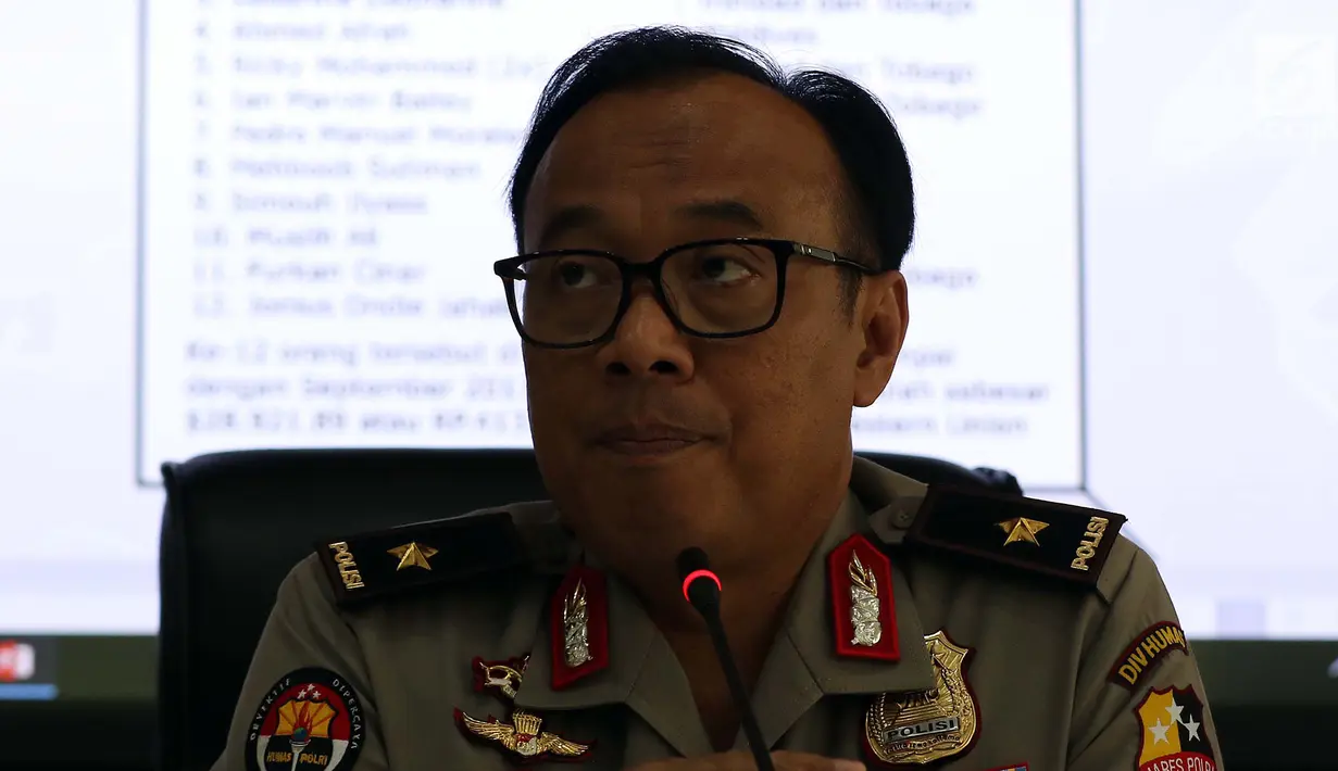 Kadiv Humas Mabes Polri Brigjen Dedi Prasetyo memberi keterangan terkait kelompok teroris ISIS di Sumatera Barat, Mabes Polri, Jakarta, Selasa (23/7/2019). Dedi menjelaskan, pascaruntuhnya kekuasaan ISIS di Iraq dan Suriah, beberapa anggota kelompok tersebut mulai bergeser. (Liputan6.com/JohanTallo)