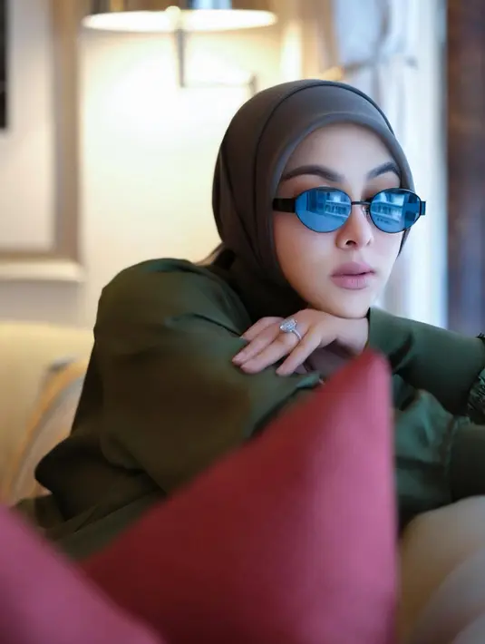 Bagaimana menurut kalian, apakah saat ini Syahrini benar-benar sedang mengandung?(foto: Instagram/ princessyahrini)
