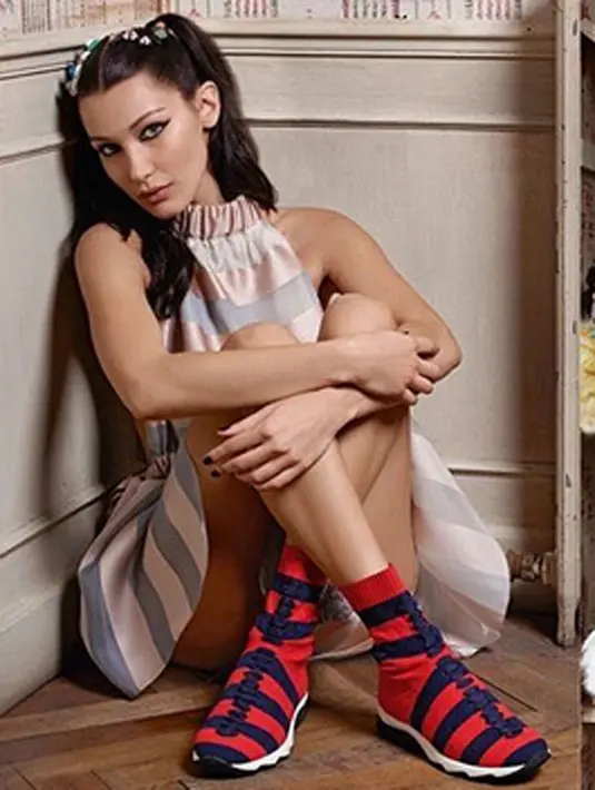 Seperti yang dilaporkan PEOPLE, seorang sumber mengatakan perpisahan di antara Bella dan The Weeknd beberapa waktu lalu tidak dramatis. Tak heran jika Bella sangat sedih dengan kejadian ini. (Instagram/bellahadid)