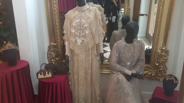 Koleksi Puspa Angkat Ukiran Jepara dan Batu Kecubung Kalimantan