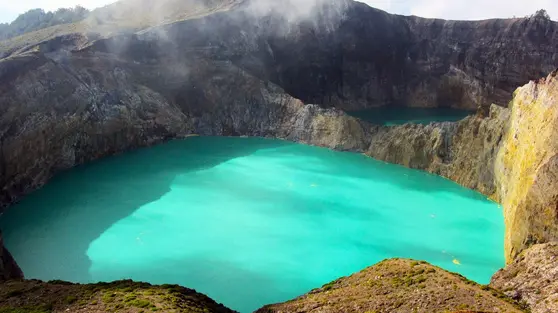 Muncul Retakan di Kawah Gunung Kelimutu Usai Gempa NTT