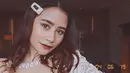 Buku-buku hasil tulisan Prilly Latuconsina telah diterbitkan. Buku pertamanya ialah 5 Detik Dan Rasa Rindu. (Liputan6.com/IG/prillylatuconsina96)