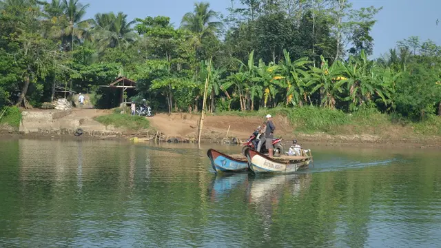 Ilustrasi - Perahu penyeberangan antarprovinsi Jateng-Jabar, di Sungai Citanduy, Cilacap. (Foto: Liputan6.com/Muhamad Ridlo)