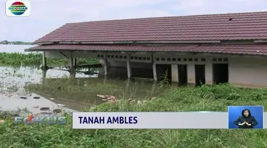 Sejumlah rumah di Palembang rusak akibat pergerakan tanah. Bahkan fenomena tersebut membuat rumah warga ambles sekitar setengah meter.