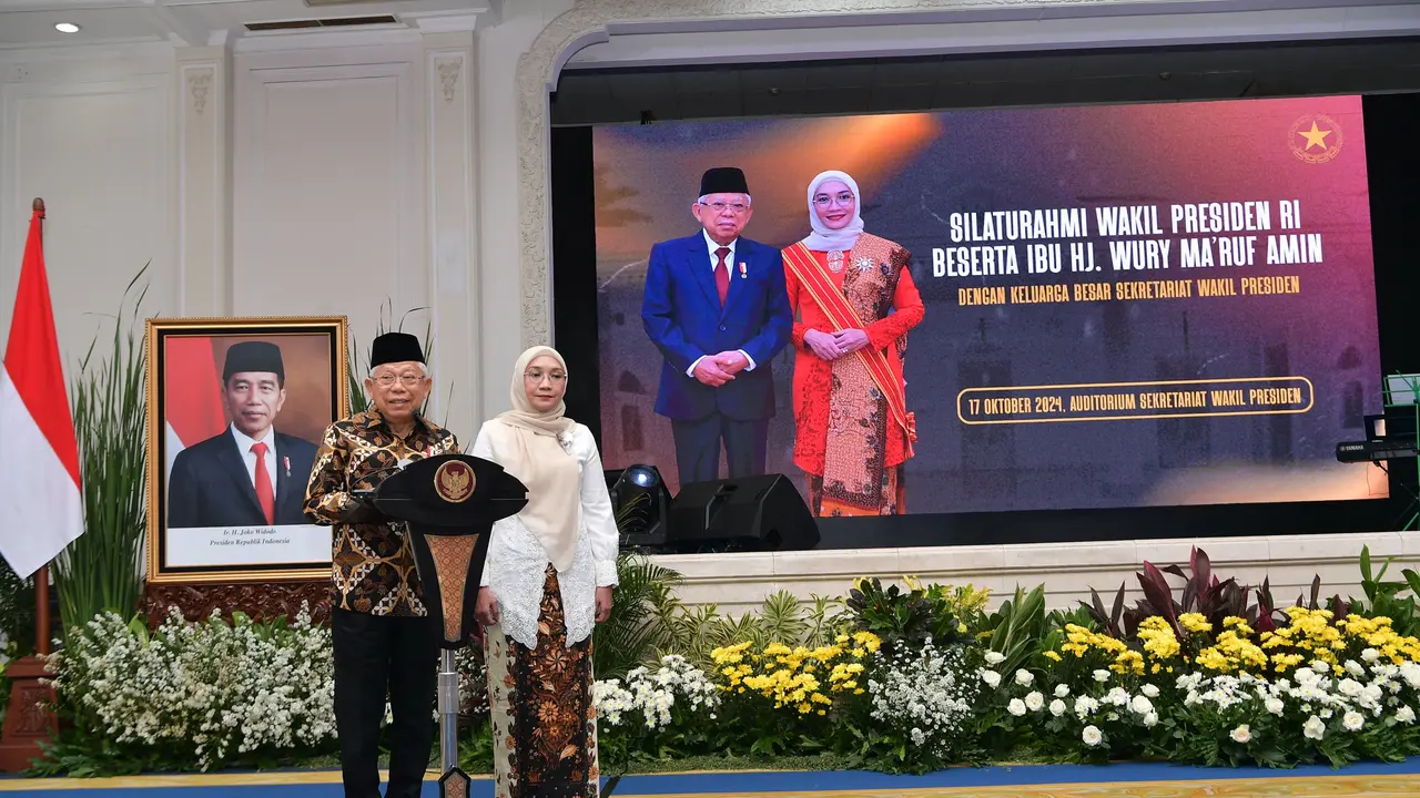 Wakil Presiden Ma'ruf Amin menggelar acara perpisahan dengan seluruh staf, pegawai atau keluarga besar setwapres yang berlangsung di Auditorium Setwapres, Istana Wapres, Jakarta, Kamis (17/10/2024).