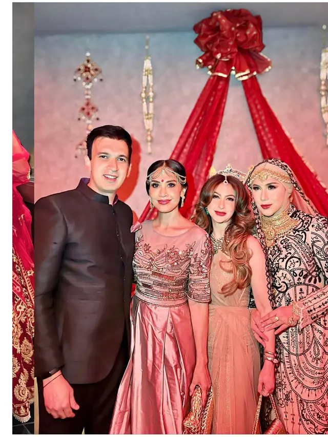 10 Artis Pakai Busana India di Acara Diwali 2025, Luna Maya hingga Wulan Guritno