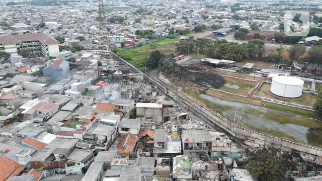 Foto udara Suasana pemukiman warga terdampak kebakaran depo Pertamina Plumpang