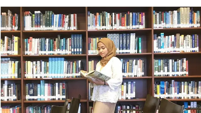 Gaya Fashion Rahmi Idola Cilik, Simple dan Elegan
