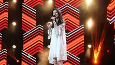 Keisya Levronka adalah pelajar asal Malang ini sukses memukau dewan juri saat menyanyikan lagu Celengan Rindu dari Fiersa Besari dengan suara merdunya. (Liputan6.com/IG/@keisyaidol)