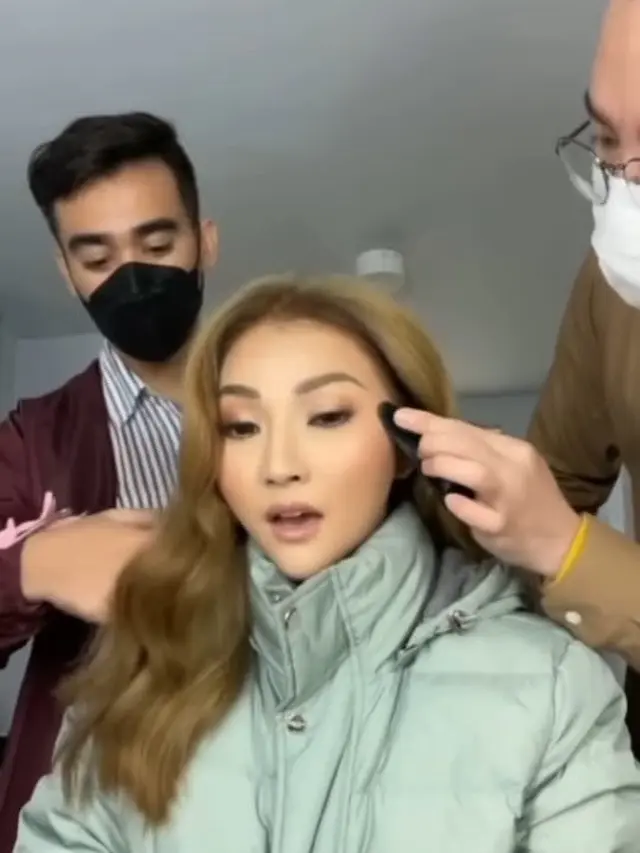 7 Potret Terbaru Sarwendah dengan Rambut Pirang, Bak Artis Korea