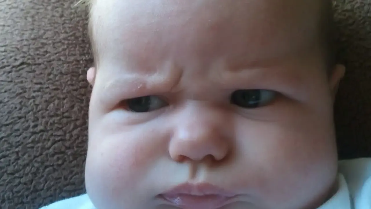 Bayi Judes Bikin Gemas di Siang Hari yang Panas