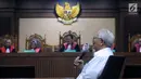 Mantan Menteri Keuangan, Bambang Subianto memberi kesaksian pada sidang lanjutan penerbitan SKL terhadap obligor BLBI dengan terdakwa Syafruddin Arsyad Temenggung di Pengadilan Tipikor, Jakarta, Rabu (6/6). (Liputan6.com/Helmi Fithriansyah)
