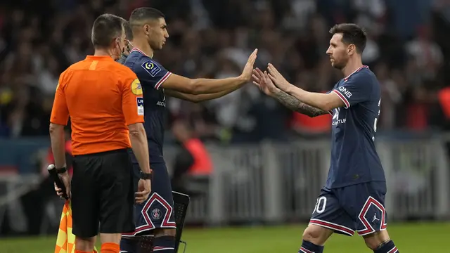 Foto: Ngambek Saat Diganti pada Laga PSG Kontra Lyon, Lionel Messi Enggan Jabat Tangan Mauricio Pochettino