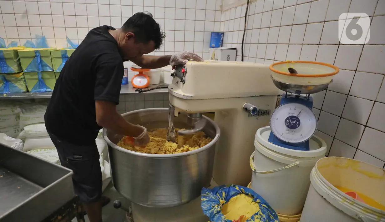 Pemerintah menargetkan Kredit Usaha Rakyat (KUR) naik hingga Rp 300 triliun pada 2025. (Liputan6.com/Angga Yuniar)