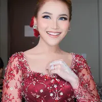 Ayu Ting Ting traktir soto dan asinan Betawi pria dari Belanda (dok.Instagram/@ayutingting92/https://www.instagram.com/p/CakItxDBHqd/Komarudin)
