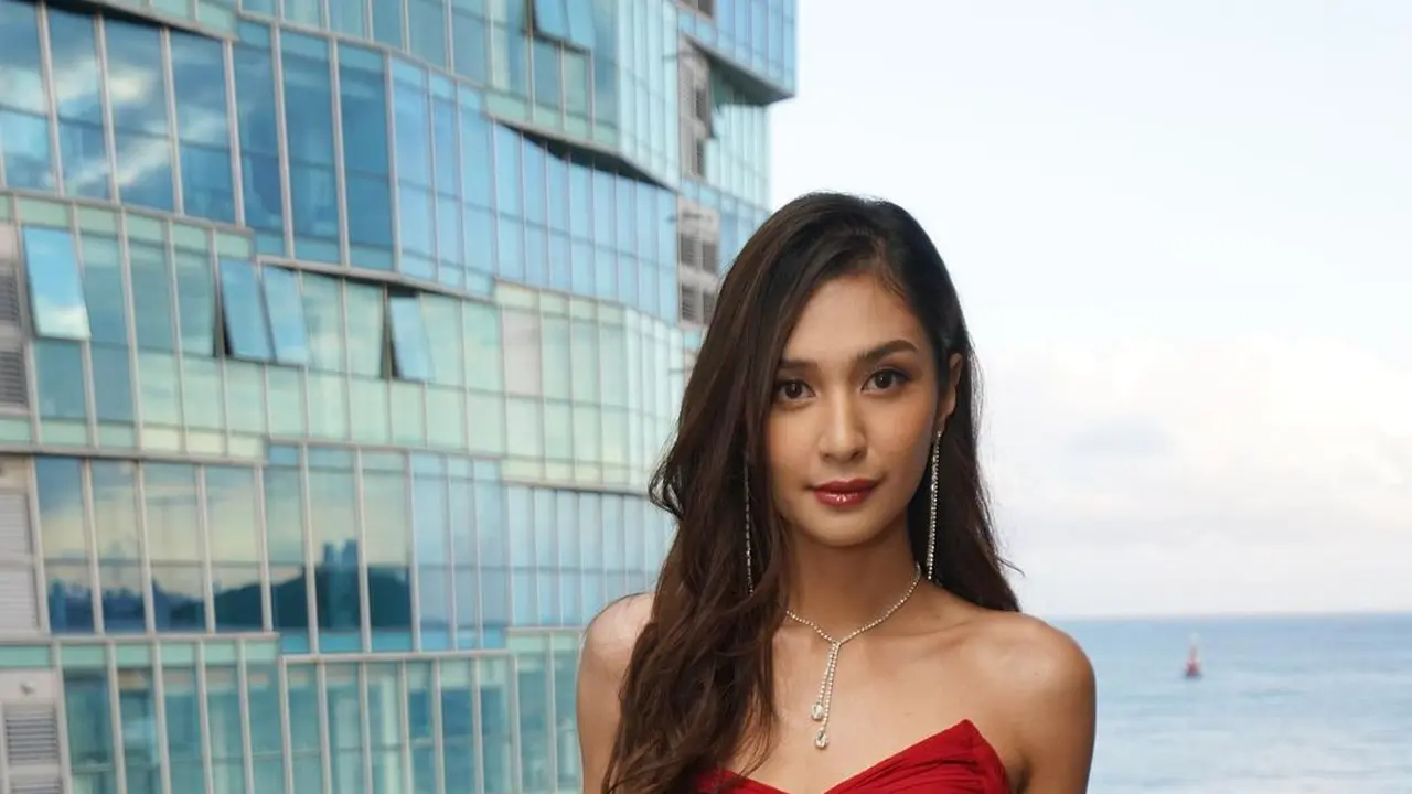 Melenggang di Red Carpet, Ini 7 Potret Mesra Mikha Tambayong dan Deva Mahenra
