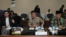 Anggota Komisi III DPR dari F-Partai NasDem) Taufiqulhadi (tengah) berkunjung ke Gedung BPK, Jakarta, Selasa (19/4). Mereka melakukan rapat konsolidasi dengan BPK terkait hasil audit pembelian RS Sumber Waras oleh Pemprov DKI. (Liputan6.com/Johan Tallo)