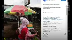 Aksi emak-emak ini pun menjadi bahan candaan warganet.