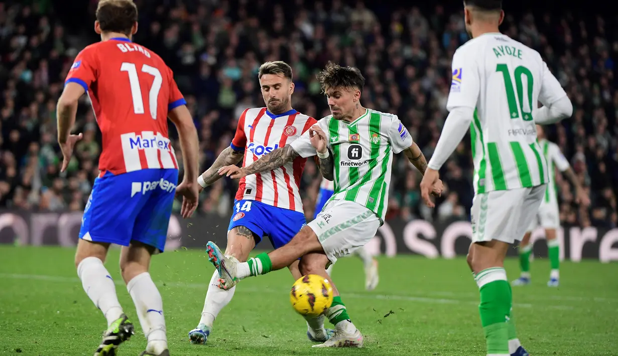 Girona sempat unggul lewat gol Artem Dovbyk pada menit ke-39. (CRISTINA QUICLER / AFP)