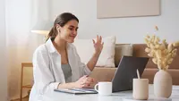 Ciri Orang yang Lebih Suka Meeting Online Menurut Psikologi