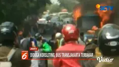 Warga dan petugas pom bensin terdekat sempat mencoba menjinakkan api dengan alat apar yang ada.