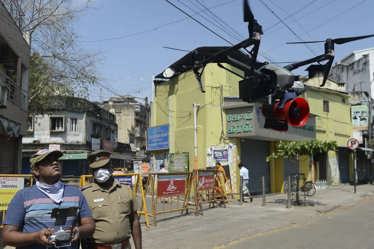 FOTO: Lockdown, India Kerahkan Drone Pantau Aktivitas Warga