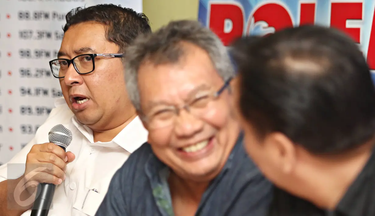Wakil Ketua DPR Fadli Zon menjadi pembicara dalam diskusi 'Freeport Bikin Repot' di Jakarta, Sabtu (21/11). Diskusi itu membahas kekisruhan antara pemerintah dengan Ketua DPR Setya Novanto terkait kontrak PT Freeport. (Liputan6.com/Immanuel Antonius)