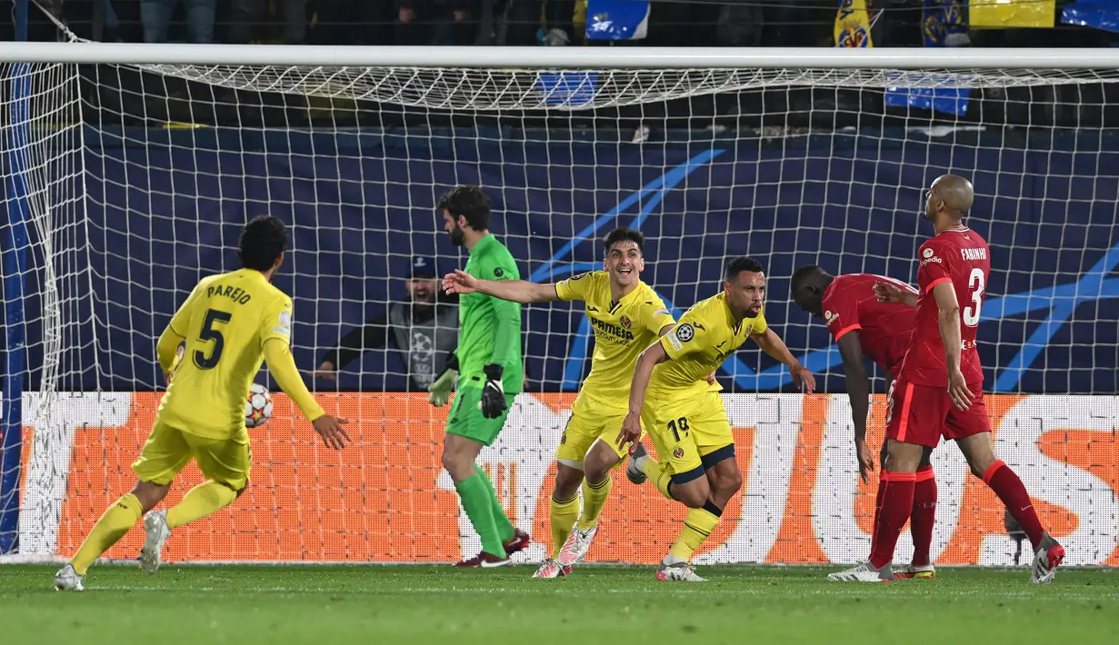 Villarreal. Klub berjuluk Yellow Sub-Marine ini mengakhiri musim 2021/2022 dengan menempati posisi ke-7 di klasemen akhir. Villarreal berlaga di Liga Champions musim 2021/2022 setelah menjadi kampiun Liga Europa musim 2020/2021. Mereka tampil meyakinkan hingga laga semifinal sebelum takluk dari Liverpool lewat adu penalti. Dalam perjalanannya, Villarreal tampil perkasa di babak 16 besar dan perempatfinal dengan menyingkirkan dua klub unggulan, Juventus dan Bayern Munchen. (7/5/2022). (AFP/Paul Ellis)