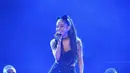 Seorang pria bernama Caicedo Lopez harus ditangkap pada akhir pekan lalu lantaran mengancam akan meledakan bom di konser Ariana di Kosta Rika tersebut. Pria itu menuliskan pesan ancaman di akun Facebook. (AFP/Bintang.com)