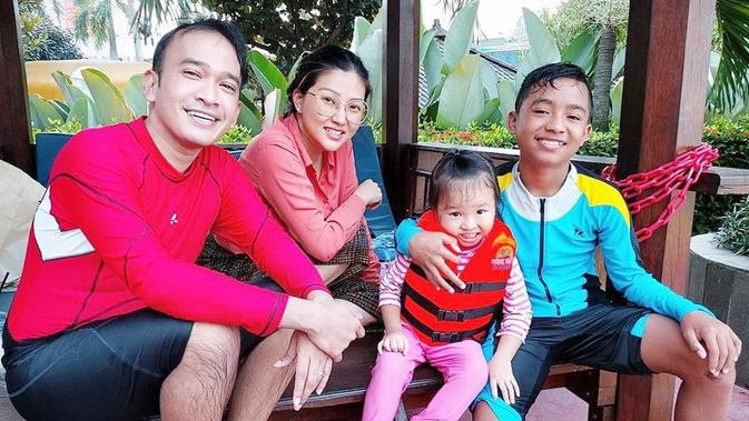 Selain Ruben Onsu, 5 Seleb Ini Juga Putuskan Adopsi Anak ...