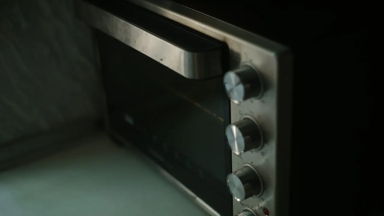 Microwave dan Oven (sumber: Unsplash)