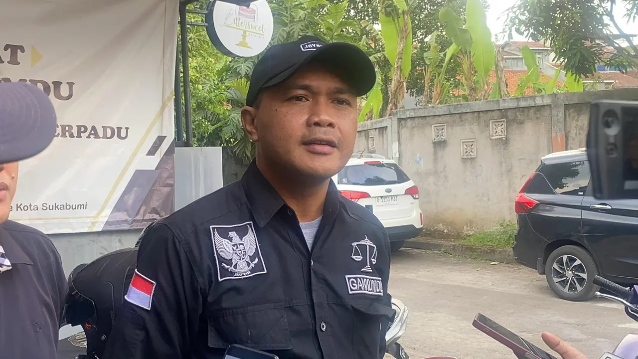 Koordinator Divisi Penanganan Pelanggaran dan Penyelesaian Bawaslu Kota Sukabumi, Firman Alamsyah saat dikonfirmasi laporan dugaan pelanggaran paslon Pilkada 2024 (Liputan6.com/Istimewa).