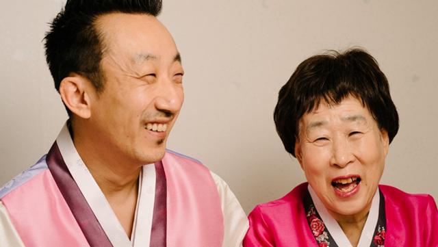 Kim dan Lyane terlihat begitu bahagia saat bertemu kembali setelah terpisah 40 tahun | Photo: Copyright pri.org