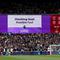 Sebuah layar LED menampilkan pesan VAR selama pertandingan sepak bola English Premier League antara West Ham United dan Arsenal di Stadion London, London Timur pada 10 Mei 2026. (Adrian Dennis / AFP)