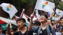 Keputusan MK Taiwan yang melegalkan pernikahan sejenis menjadi secercah harapan baru bagi aktivis yang selama ini berjuang untuk menemukan kesetaraan bagi warga lesbian, gay, biseksual, dan transgender (LGBT) di Taiwan, Rabu (24/5). (AP Photo/ Chiang Y)