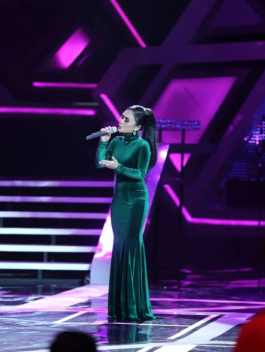 Yuni hafal lagu tersebut, lantaran sebelumnya pernah membawakan duet bareng Christian Bautista. Ia sendiri baru mengetahui bahwa lagu yang pernah dibawakan itu lagu milik Jose. (Nurwahyunan/Bintang.com)