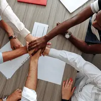 Banyak para pekerja yang mendambakan lingkungan kerja yang memberikan dampak serta manfaat yang baik untuk mereka. (Foto: Pexels.com/Thirdman)