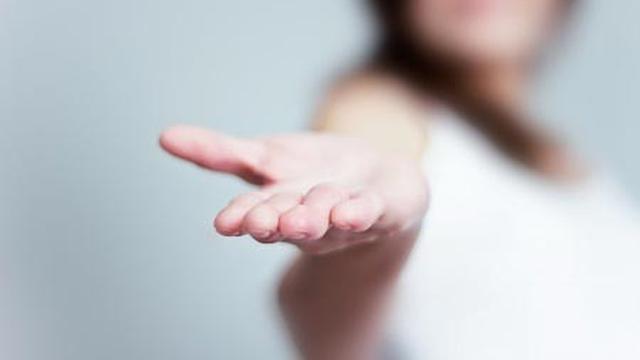 Ilustrasi tangan terasa dingin.